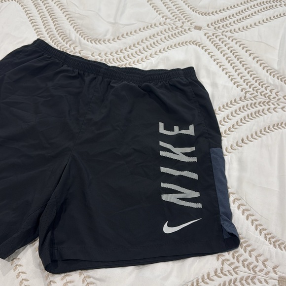 Nike Dri-Fit Men’s Shorts - Picture 2 of 12